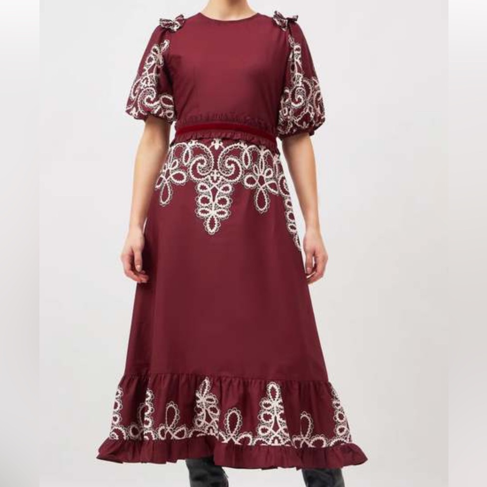 Lace Appliqué Midi Dress in Wine